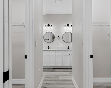 4855 E Princeton Lane - Photo Thumbnail 12