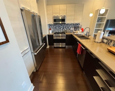 239 Cosmopolitan Court - Photo Thumbnail 7
