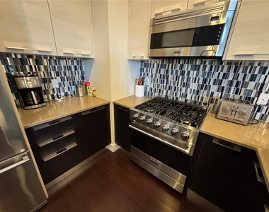 239 Cosmopolitan Court - Photo Thumbnail 9
