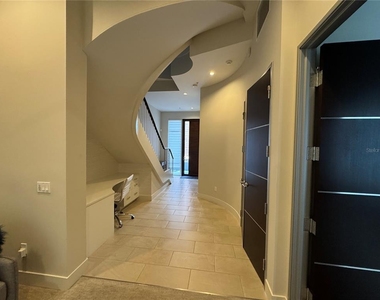 239 Cosmopolitan Court - Photo Thumbnail 3