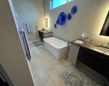 239 Cosmopolitan Court - Photo Thumbnail 17