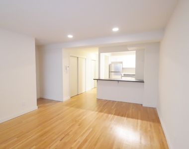 317 East 91st Street - Photo Thumbnail 2