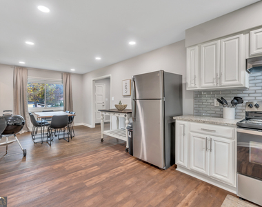 597 S Gordon Road Sw - Photo Thumbnail 7