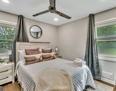 597 S Gordon Road Sw - Photo Thumbnail 16