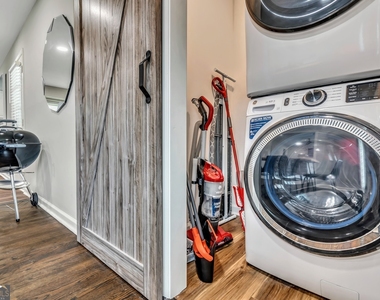 597 S Gordon Road Sw - Photo Thumbnail 4
