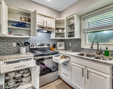 597 S Gordon Road Sw - Photo Thumbnail 6