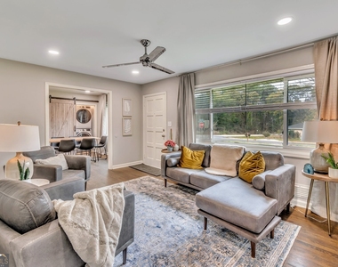 597 S Gordon Road Sw - Photo Thumbnail 1
