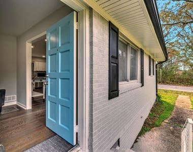 597 S Gordon Road Sw - Photo Thumbnail 21