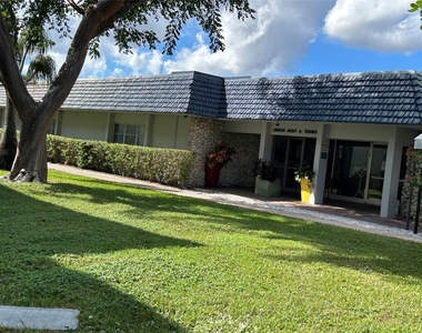 7807 Golf Circle Drive - Photo Thumbnail 3