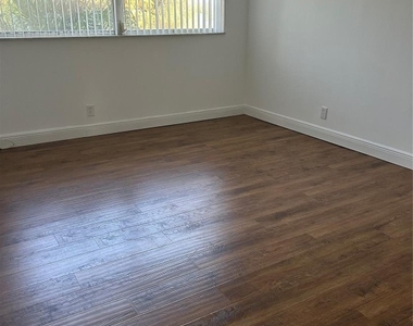 7807 Golf Circle Drive - Photo Thumbnail 9