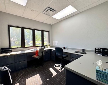 501 E 15th Street - Photo Thumbnail 12