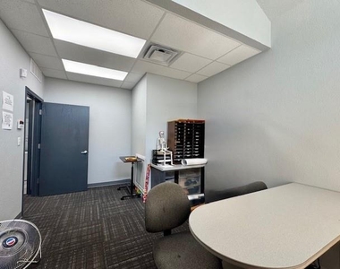 501 E 15th Street - Photo Thumbnail 13