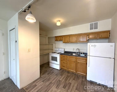 2126 E 7th Street - Photo Thumbnail 4