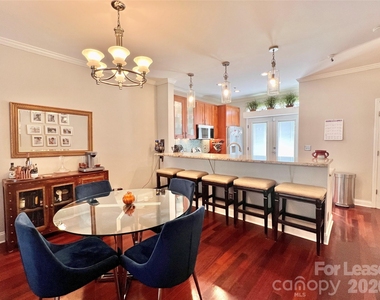 833 W 4th Street - Photo Thumbnail 6