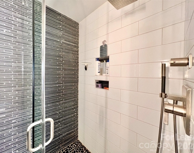 833 W 4th Street - Photo Thumbnail 16