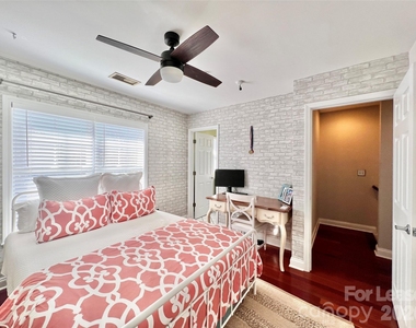 833 W 4th Street - Photo Thumbnail 18
