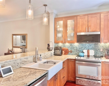 833 W 4th Street - Photo Thumbnail 9