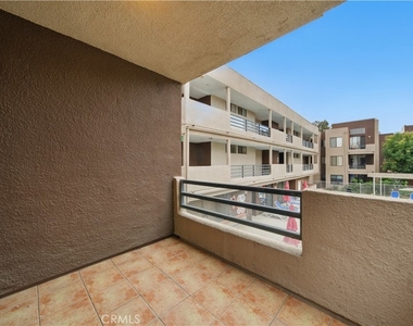 7826 Topanga Canyon Boulevard - Photo Thumbnail 6