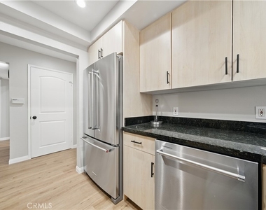 7826 Topanga Canyon Boulevard - Photo Thumbnail 25