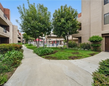 7826 Topanga Canyon Boulevard - Photo Thumbnail 2