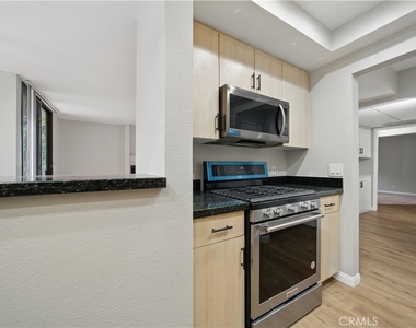7826 Topanga Canyon Boulevard - Photo Thumbnail 27