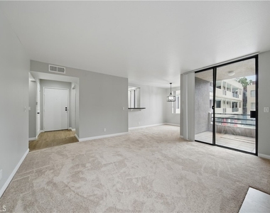 7826 Topanga Canyon Boulevard - Photo Thumbnail 32