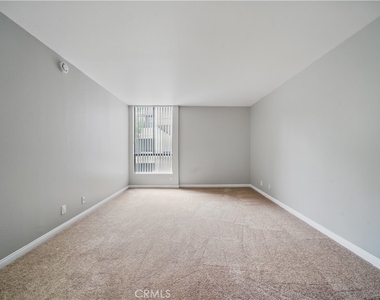 7826 Topanga Canyon Boulevard - Photo Thumbnail 16