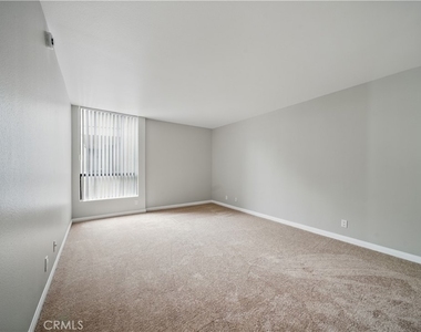 7826 Topanga Canyon Boulevard - Photo Thumbnail 17
