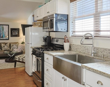 205.5 C Avenue - Photo Thumbnail 11