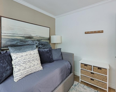207 C Avenue - Photo Thumbnail 3