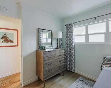 207 C Avenue - Photo Thumbnail 4