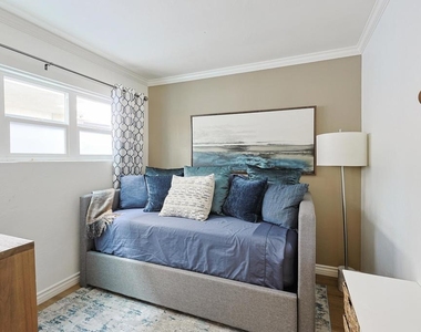 207 C Avenue - Photo Thumbnail 2