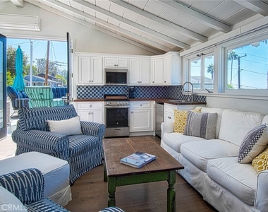 681 Seaview Street - Photo Thumbnail 14