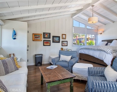681 Seaview Street - Photo Thumbnail 3