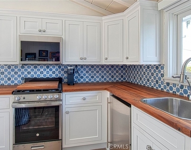 681 Seaview Street - Photo Thumbnail 11