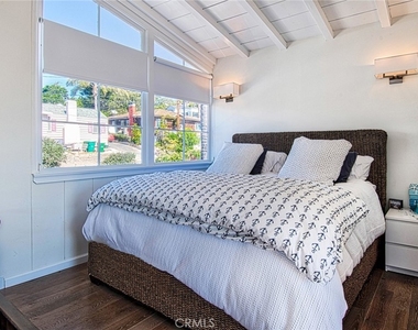 681 Seaview Street - Photo Thumbnail 4