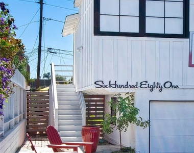 681 Seaview Street - Photo Thumbnail 9