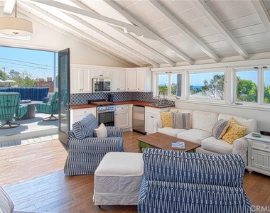 681 Seaview Street - Photo Thumbnail 1