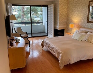2142 Century Park Lane - Photo Thumbnail 6