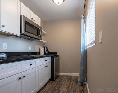 841 Beryl St - Photo Thumbnail 11