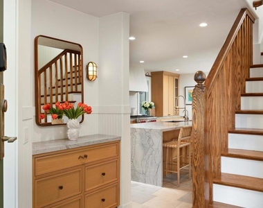 335 Gravilla Street - Photo Thumbnail 5