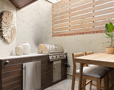 335 Gravilla Street - Photo Thumbnail 23