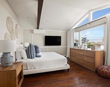 335 Gravilla Street - Photo Thumbnail 3