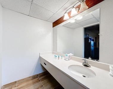 910 Suemac Road - Photo Thumbnail 24