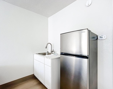 4645 N Socrum Loop Road - Photo Thumbnail 18