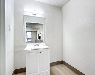 4645 N Socrum Loop Road - Photo Thumbnail 19