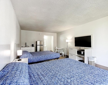 4645 N Socrum Loop Road - Photo Thumbnail 22