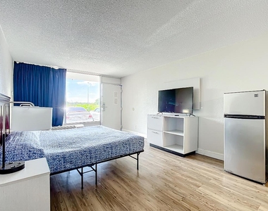 4645 N Socrum Loop Road - Photo Thumbnail 14