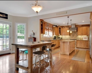 38 Jessup Avenue - Photo Thumbnail 9