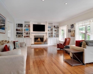 38 Jessup Avenue - Photo Thumbnail 8